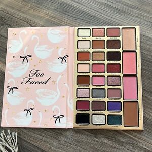 Too Faced Dream Queen palette